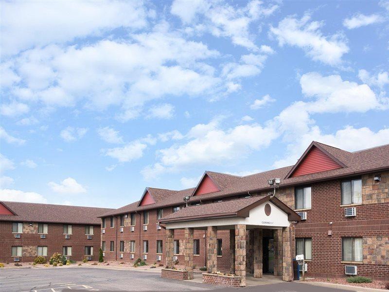 Baymont By Wyndham Eau Claire Wi Hotel Exterior photo